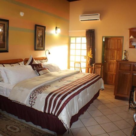 Bed and Breakfast Native Abode Bon Accord Village Екстер'єр фото