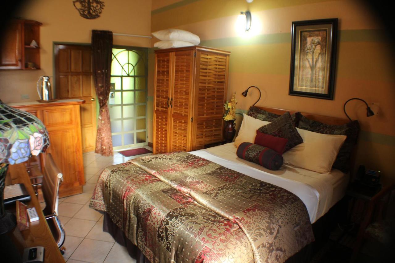 Bed and Breakfast Native Abode Bon Accord Village Екстер'єр фото