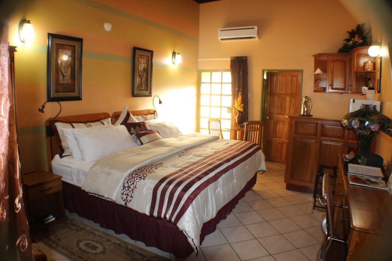 Bed and Breakfast Native Abode Bon Accord Village Екстер'єр фото