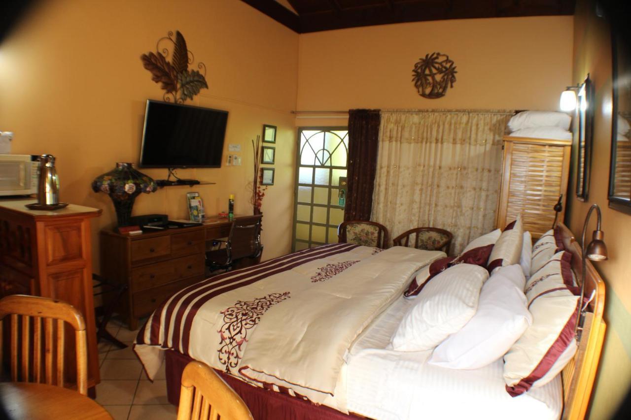 Bed and Breakfast Native Abode Bon Accord Village Екстер'єр фото