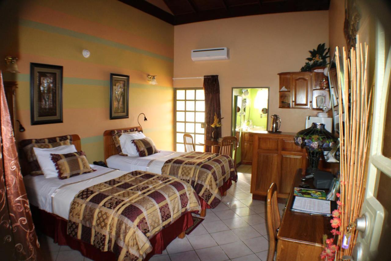Bed and Breakfast Native Abode Bon Accord Village Екстер'єр фото