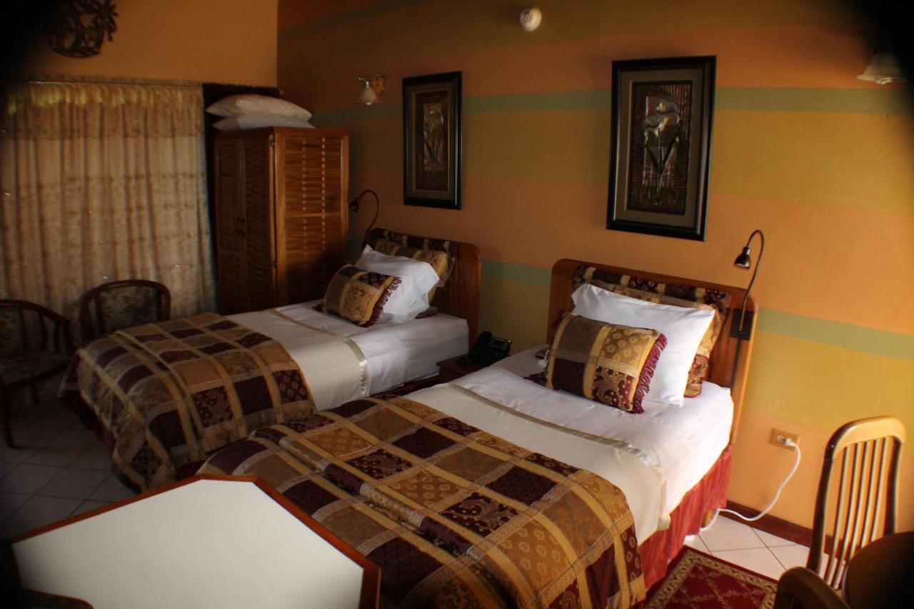 Bed and Breakfast Native Abode Bon Accord Village Екстер'єр фото