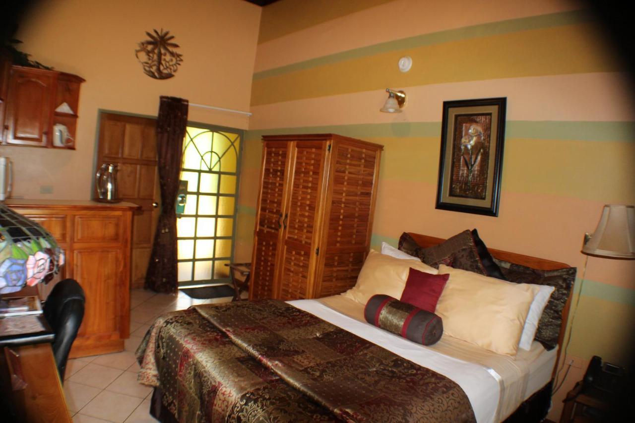 Bed and Breakfast Native Abode Bon Accord Village Екстер'єр фото